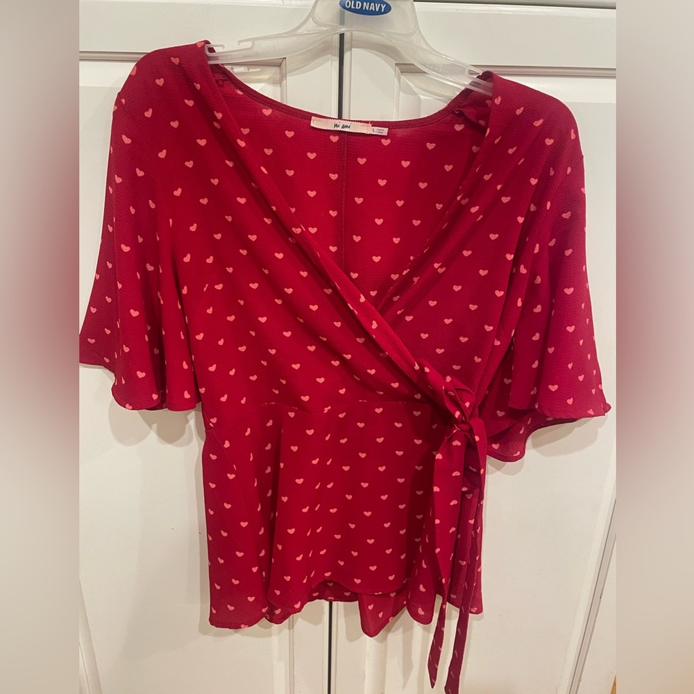 Mi Ami beautiful red top with hearts, size large.